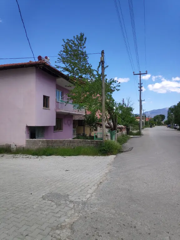Gölhisar Avukat Hüseyin Aslan Caddesi Satilik İki Katlı Müstakil Köşebaşı 2