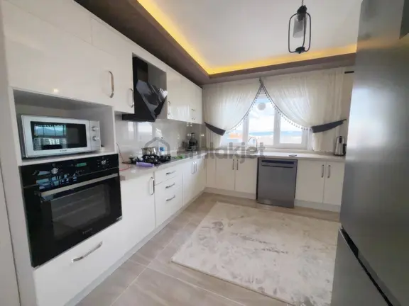 Cadde Üzerinde Full Yapılı 4+1 Satılık Okullar Bölgesinde Daire 1