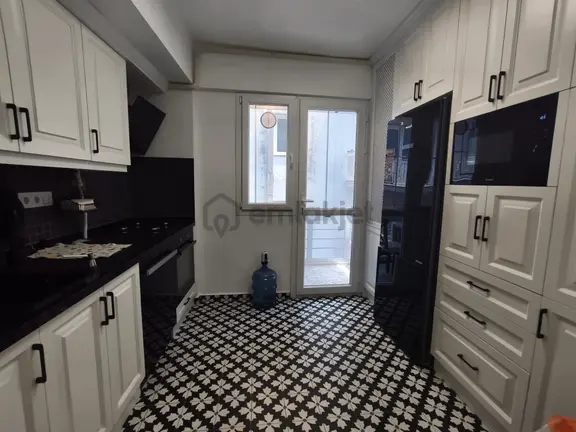 İzmir Selçuk Merkezde Full Eşyalı, Yenilenmiş 3 Balkonlu 2+1 Daire 2