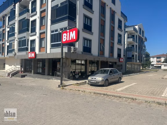 Şahlan Emlaktan Kurumsal Kiracılı 571m2 Yeni Bina Satılık Dükkan 2