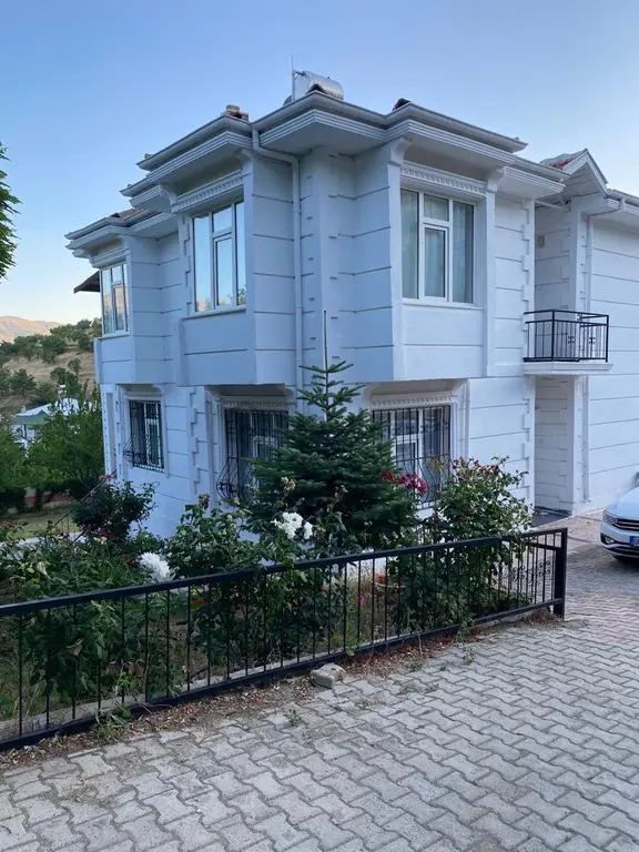 *nova* Sivrice'de Göl Manzaralı Satılık 4+1 Yazlık Villa 1