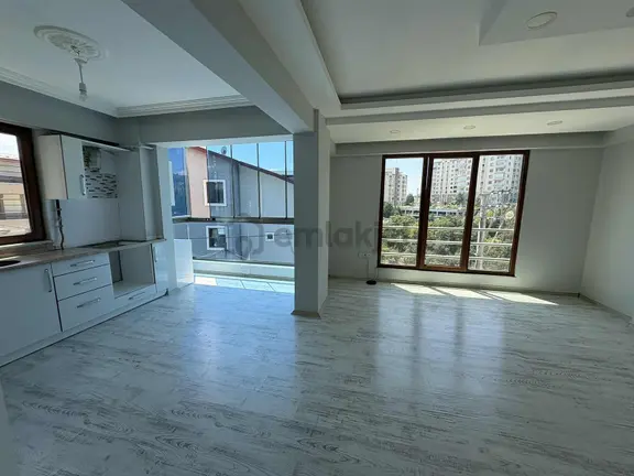 İzmit Erenler Mahallesinde 2+1, Arakat, 6 Yıllık, Kiracılı Daire 1