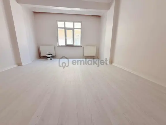 Arzu Emlak'tan Yunus Emre Mah.satılık Orta Kat Daire 2