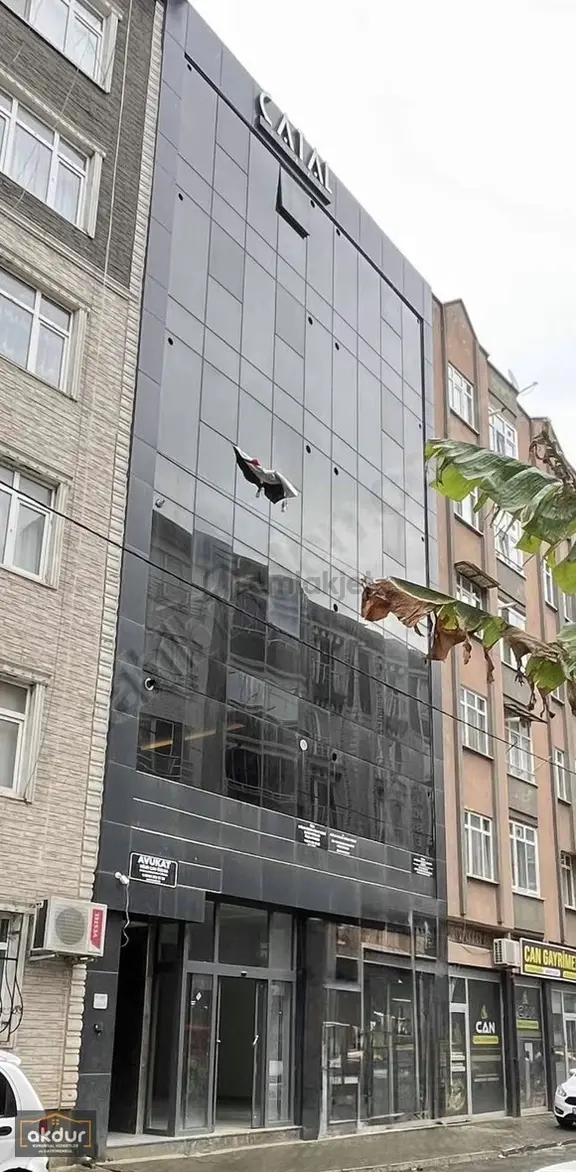 Akdur'dan Çarşamba'da Çatal Plaza'da Kiralık Ofis Büro 1