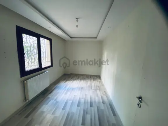 Uzun Emlak'tan Muradiye 23 Nisan Parkı Yakını 3+1 Y.zemin Daire 2