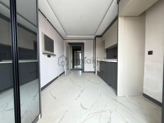 Özçeliklerden Cadde Yakını Çift Banyo Köşe Başı 140m2 3+1 Dairee 2