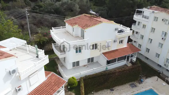 İzmir Özdere'de Havuzlu Site İçinde Satılık Villa 2