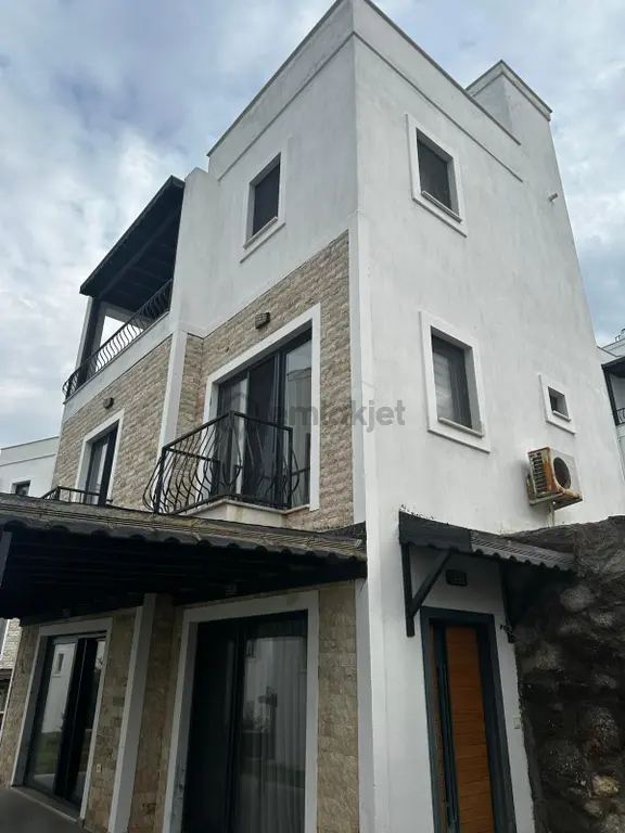 Gündoğan Kızılburun Deniz Manzaralı Bahçe Kullanımlı Ortak Havuzlu Sitede Bakımlı Villa 1