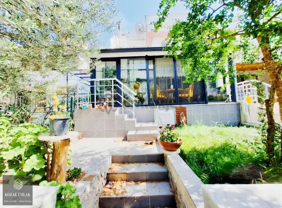 Ayvalık Sahilkent'te Site İçinde Eşyalı Kiralık Villa 1