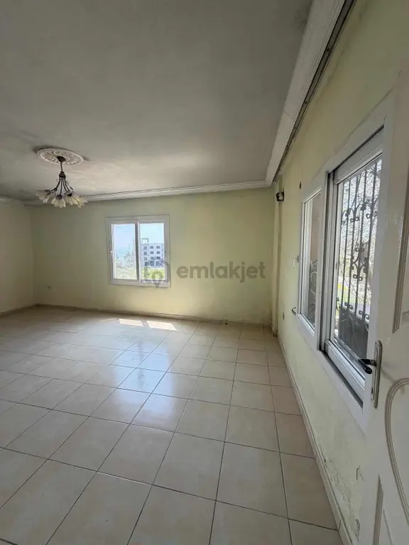 Cihan'dan Erdemli Kocahasanlıda Eşyasız Yıllık Kiralık 2+1 Daire 2