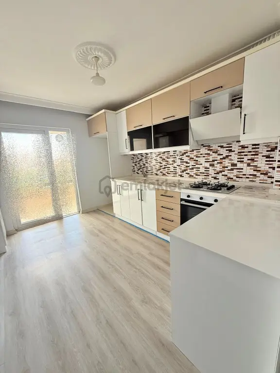 Yıldız'dan Yetkili Konum Harikası Çok Genş Ön Cephe Masrafsz 3+1 2