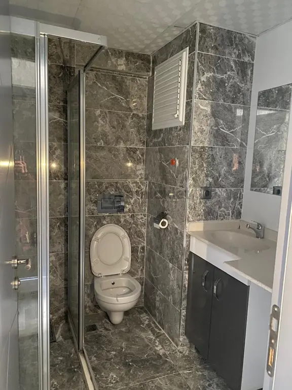 Adana Sarıçamda Stadyum Yolunda Bulvar Üzerinde Ofis Ve Ev İçin Tasarlanmış Kiralık 2+1 Daire 2