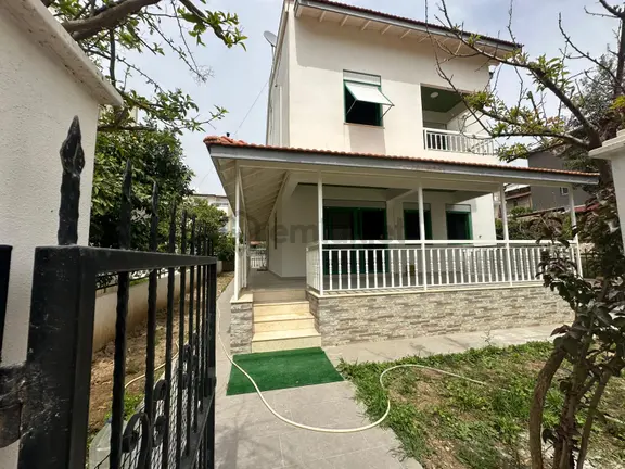 Tahir Emlak'tan | Denize 500 Metre | Full Tadilatlı | 4+1 Satılık Villa 🌿🏡 2