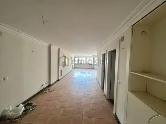Akdeniz İstiklal Cad. İş Merkezinde Satılık 4+1 Ofis Büro 2