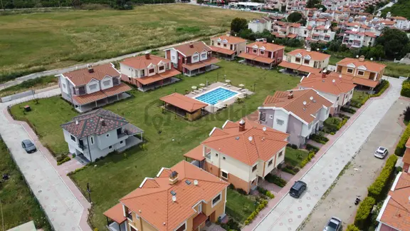 İzmir Gümüldür'de Havuzlu Site İçerisinde Satılık Villalar 1