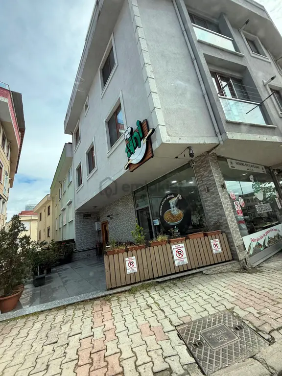 Ataşehir Örnek Mah. Kurumsal Kiracılı 150 M2 Satılık Dükkan 1
