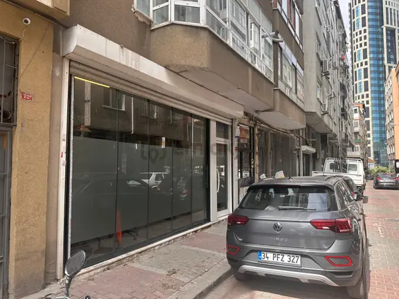 4. Levent Metro Yakını Satılık 270m² Fırsat Dükkan 1