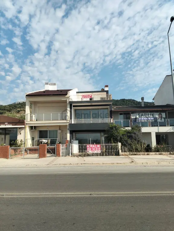 Leb-i Derya Konumda, Cadde Üzerinde , Bahçeli , 3+1 1