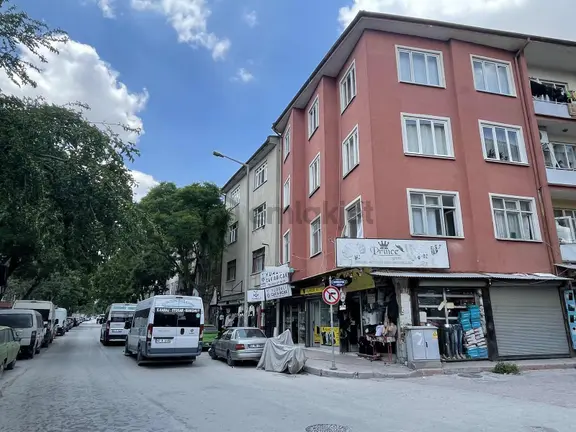 Sahibiata Mah. Merkezi Konumda Bakımlı Satılık Arakat Daire 1