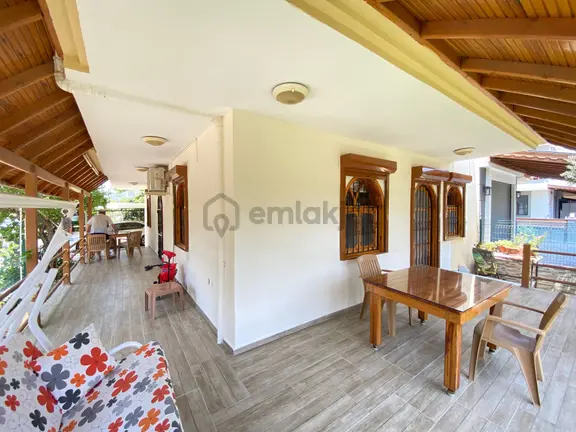 Seferihisar Cumhuriyet’te Denize 400m Mesafede Satılık 7+1 Köşe Villa! 2