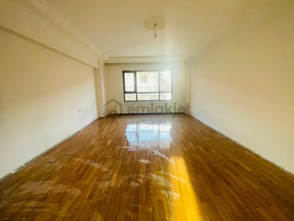 (1244) Keçiören Şekerci Sokakta Bahçe Katı Satılık 3+1 Daire 1