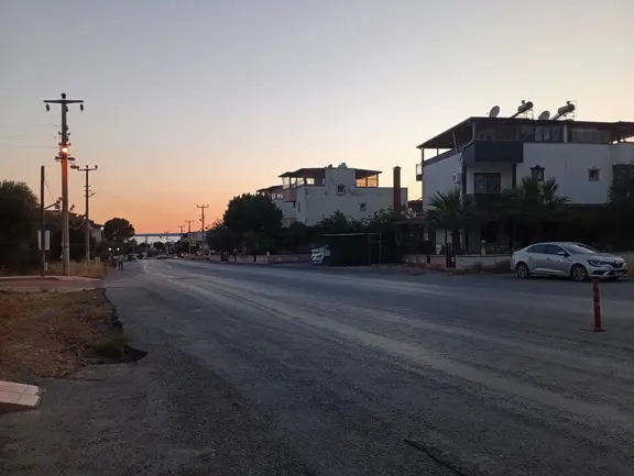 Aydın Didim Akbük'te Kiralık Merkezi Konumda Denize 600 Metre Eşyalı Bahçeli Yazlık 2
