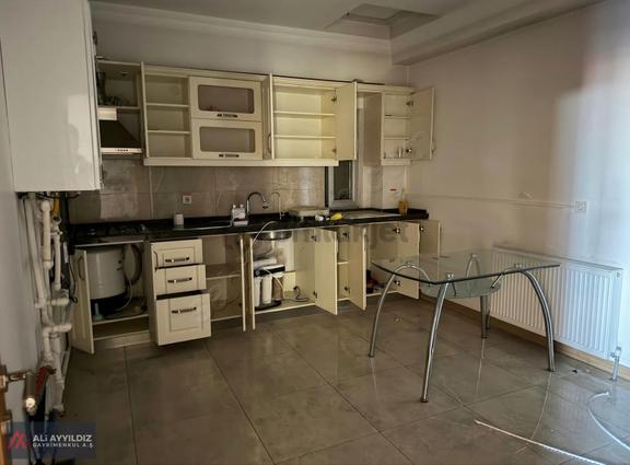 Uzayçağı Caddesi Üzerinde 1000 M2 Kiralık Dükan 2