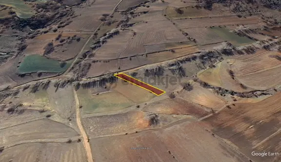Doğanhisar Kemer Mahallesinde Yola Sıfır 801 M² Müstakil Tarla 2