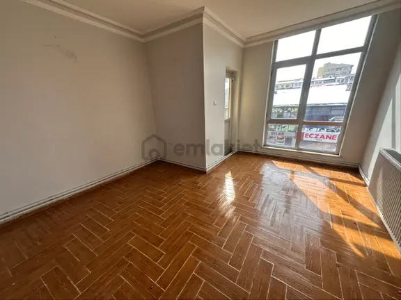 İks Emlaktan Kasımpaşa Caddesinde Kiralık Büro 1