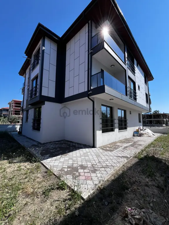 Cumhuriyet'te Bahçe Katı 1+1 Daire, Krediye Uygun! 1