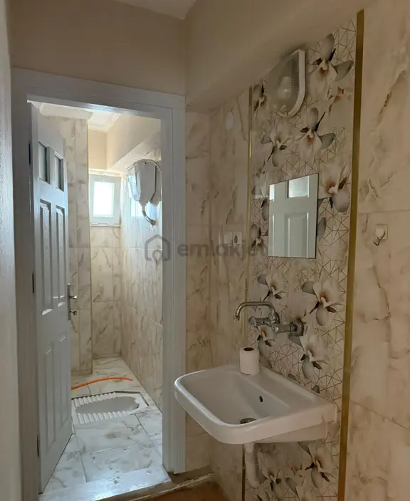 Hürriyet Caddesi Üstü Kiralık Daire 1