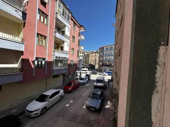 Akpınar Mh 3+1 Ara Kat Ferah Oturuma Hazır Satılık Daire 2