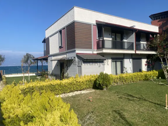 Burhaniye De Satılık Muhtesem Villa.denize Sıfır. 2