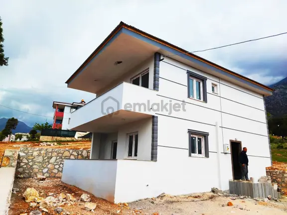 Kar Emlaktan Yenikonacık Efes Sitesi Altında 3+1 Satılık Dubleks Villa 1