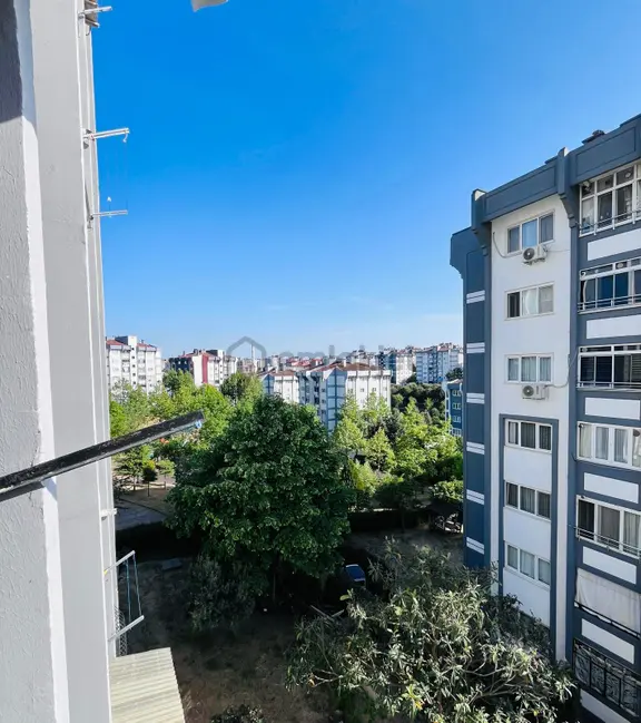 Cumhuriyet Mah Site İçerisinde Ferah Balkonlu Arakat 2+1 Daire 2