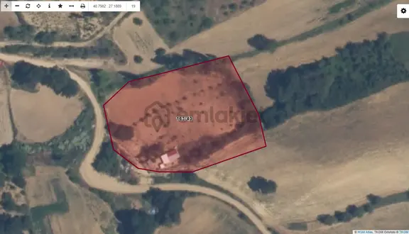 Delux'den Şarköy'de İçinde Bağ Evi Bulunan 5.698 M2 Satılık Arsa 1
