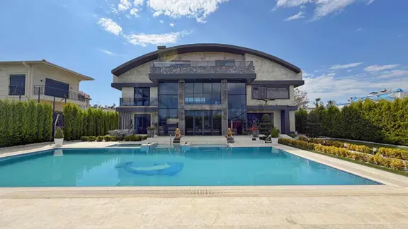 1162 M² Arsa | 550 M² 7+2 Loft Mimari | Isıtmalı Havuzlu Villa 1