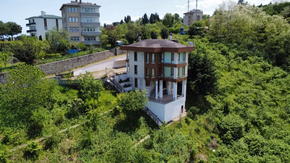 Trabzon'da Satılık Tripleks Villa 1