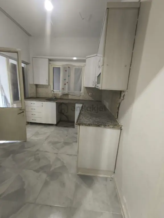 Mükemmel Konumda Kiralık İşyeri Ofis 2+1 Bahçeli 2