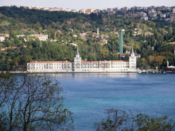 Ulus Naıle Sultan Sıtesınde Kıralık Manzaralı Bahce Dubleksı 1