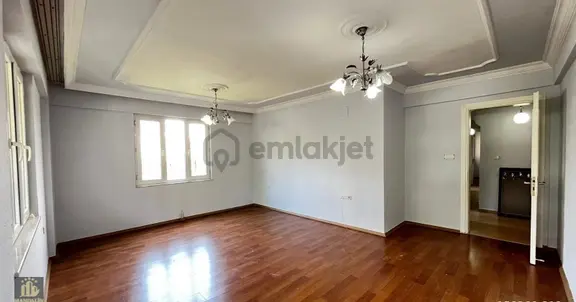 Elvan Özçelik'den Burgaz'da Satılık 3+1 Daire 1