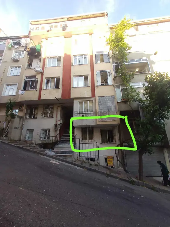 Sultangazi Esentepe Mh Satılık . Kiracılı Giriş Daire 2