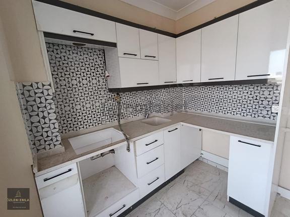 Özlem Den Bandırma İhsaniye Mahallesi Kapalı Pazar Yakın 3+1 Satılık Daire 1