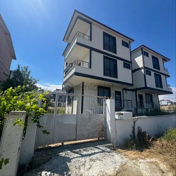 Yeniçiftlikte Satılık Lüks Villa 2