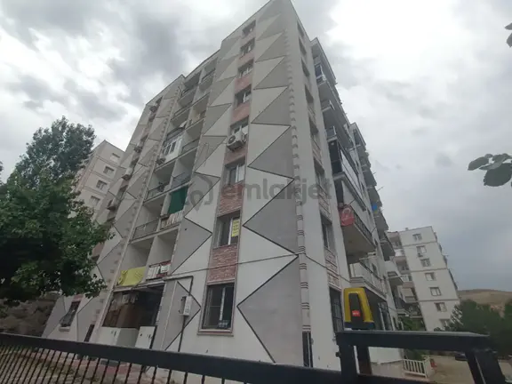 Harmandalı'da Satılık 3+1 Köşe Daire, Site İçinde, Çift Balkonlu 2