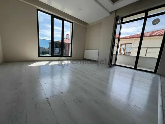 Çobançeşmede Kullanışlı 2+1 Kiralık Daire 1