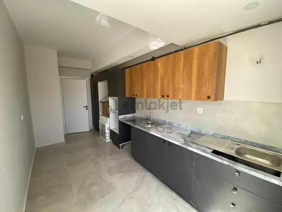 Kabasakalda Site İçerisinde 9 Katlı Binada Sıfır 3+1 Çiftbanyo Uygun Fiyatlı Geniş Kapalı Mutfaklı 1