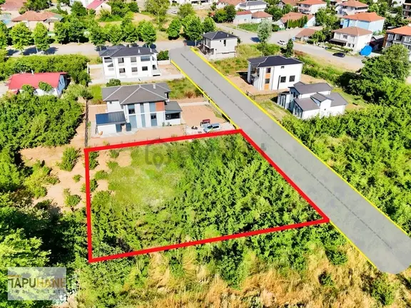 Tapuhane'den Rasimpaşa Mah. 620 M2 Satılık İmarlı Arsa 1