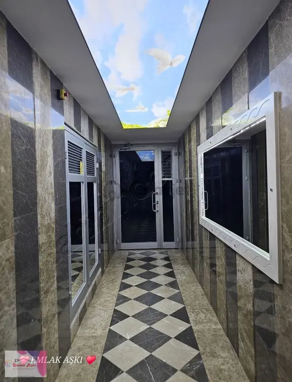 Emlak Aşkı Güvencesiyle Üçgen Güzeli Kapalı Otopark Yol Cephelı 1