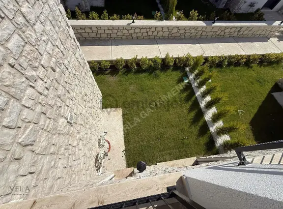 Urla Uzunkuyu'da Kiralık 2+1 Bahçeli Sıfır Lüks Villa 2